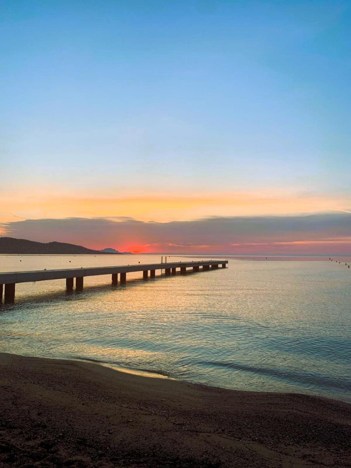 Reve D'Azur, 2 Chambres, Maison Julia En Bord De Mer A La Nartelle, Piscine Partagee, Parking & Terrasse Bbq, Wifi Et Draps Inclus Plage A Pied Сен Максим Екстериор снимка