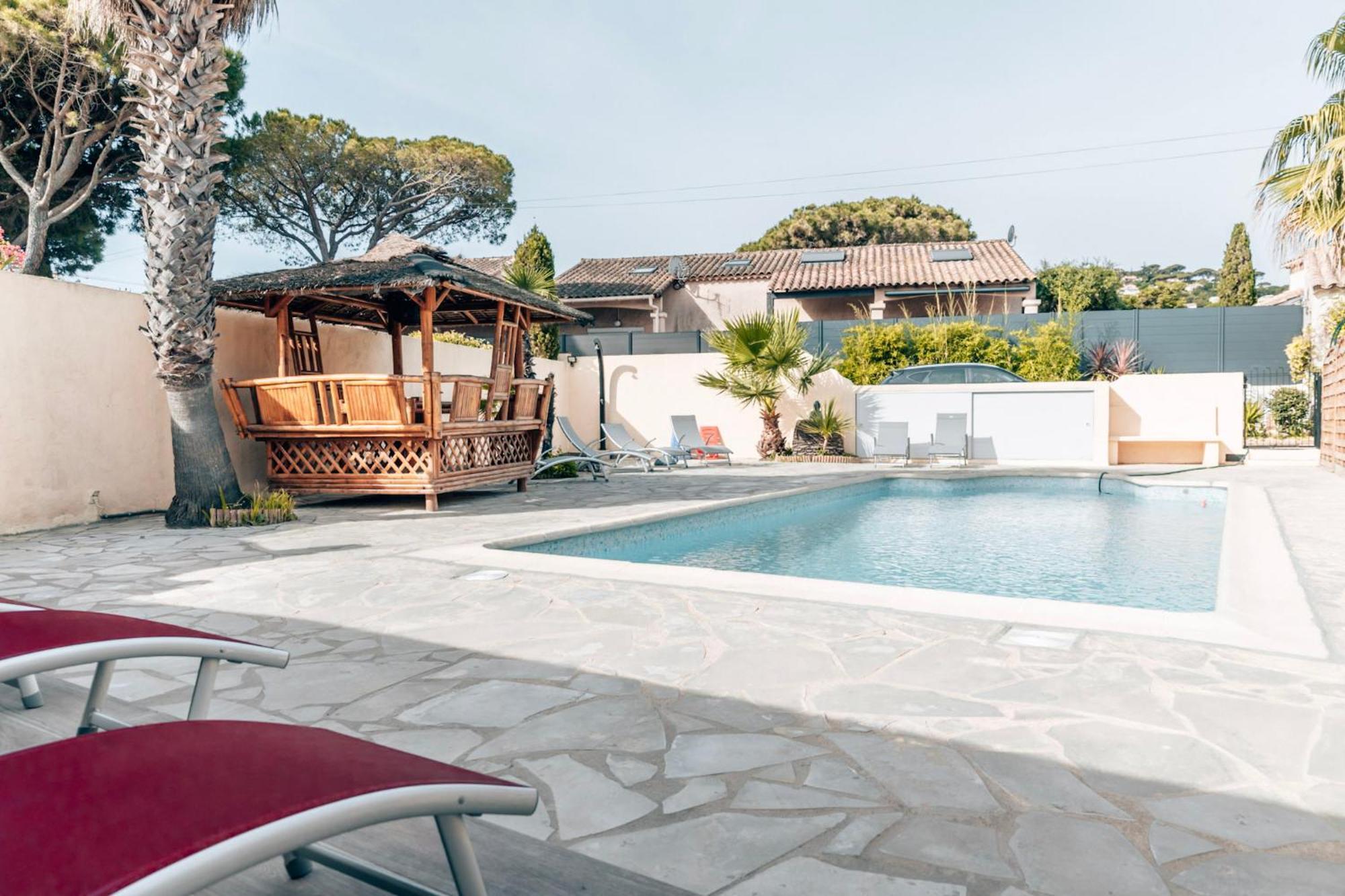Reve D'Azur, 2 Chambres, Maison Julia En Bord De Mer A La Nartelle, Piscine Partagee, Parking & Terrasse Bbq, Wifi Et Draps Inclus Plage A Pied Сен Максим Екстериор снимка