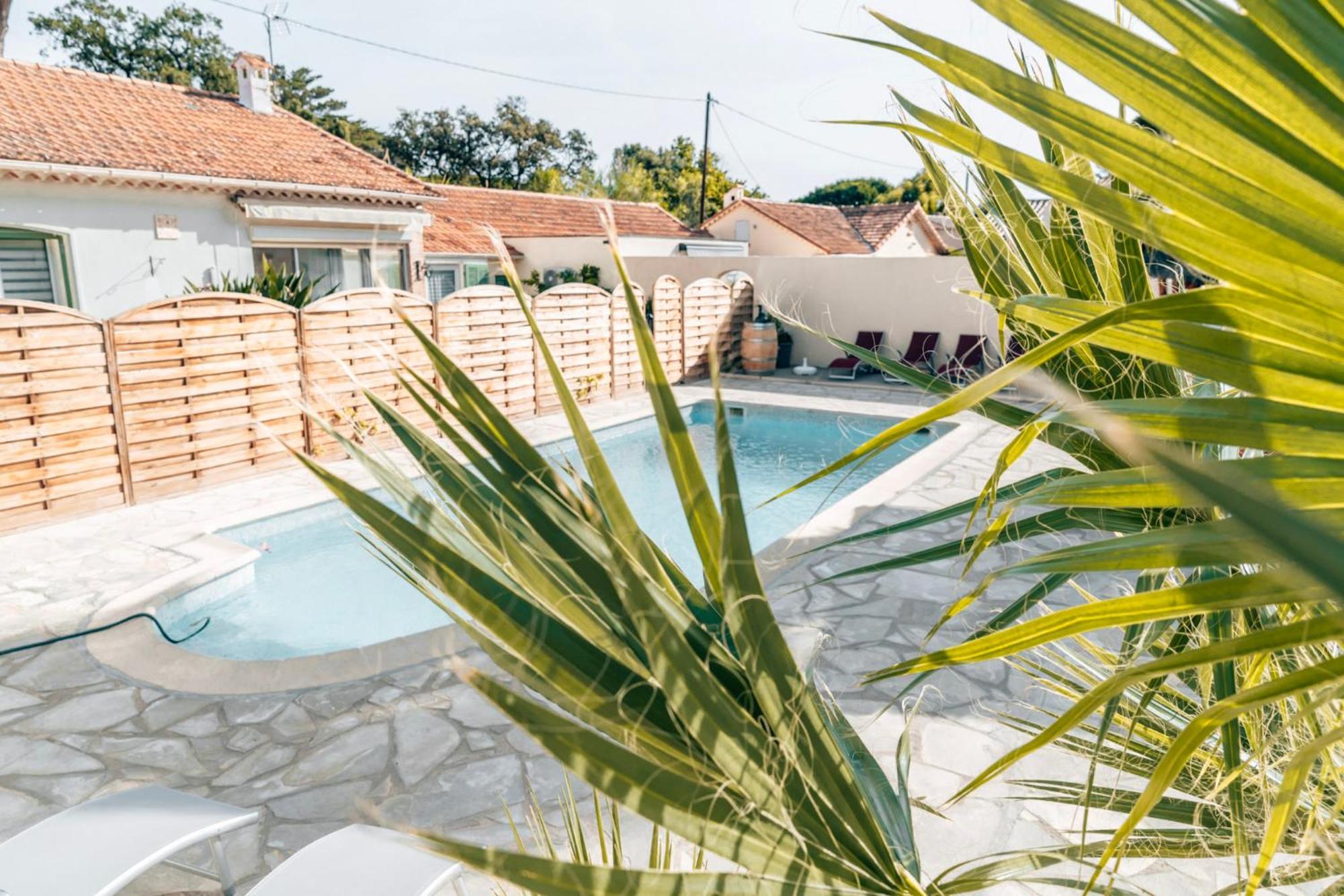 Reve D'Azur, 2 Chambres, Maison Julia En Bord De Mer A La Nartelle, Piscine Partagee, Parking & Terrasse Bbq, Wifi Et Draps Inclus Plage A Pied Сен Максим Екстериор снимка