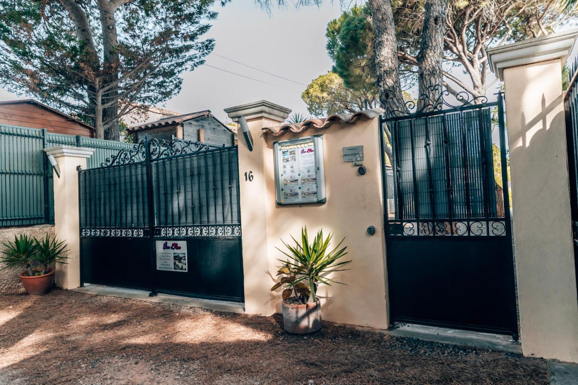Reve D'Azur, 2 Chambres, Maison Julia En Bord De Mer A La Nartelle, Piscine Partagee, Parking & Terrasse Bbq, Wifi Et Draps Inclus Plage A Pied Сен Максим Екстериор снимка