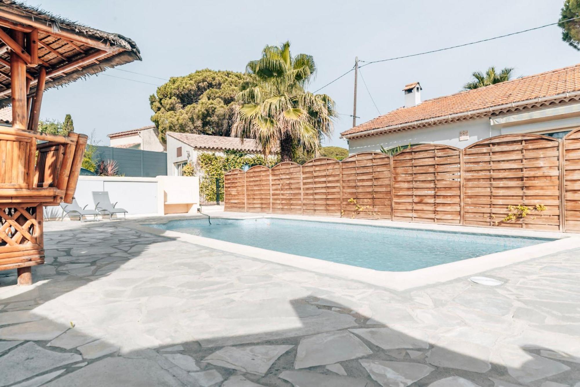 Reve D'Azur, 2 Chambres, Maison Julia En Bord De Mer A La Nartelle, Piscine Partagee, Parking & Terrasse Bbq, Wifi Et Draps Inclus Plage A Pied Сен Максим Екстериор снимка